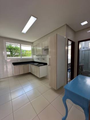 CASA EM CONDOMÍNIO RAVINES