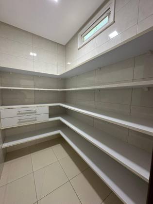 CASA EM CONDOMÍNIO RAVINES