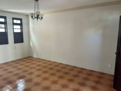 CASA EM RUA PÚBLICA - SUÍSSA