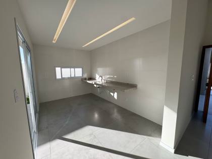 CASA TÉRREA CONTEMPORÂNEA - SOL E PRAIA