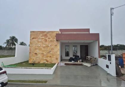 Casa no Padang Beach