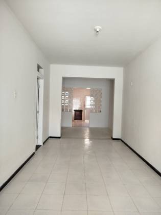 CASA DE ANDAR EM RUA PÚBLICA -  BAIRRO SUÍSSA