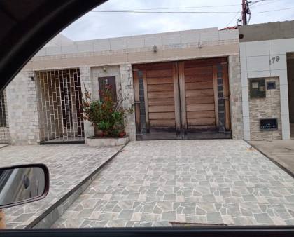 CASA EM RUA PÚBLICA - AEROPORTO