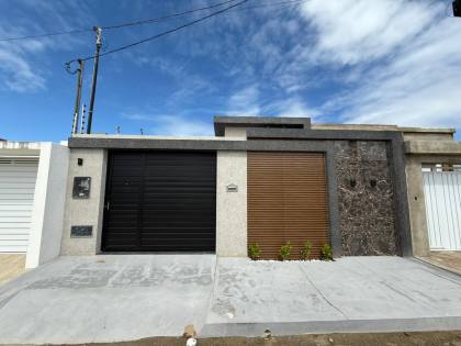 CASA EM LUAR DA BARRA