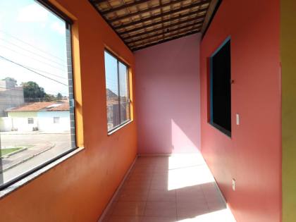 CASA EM RUA PÚBLICA NA BARRA DOS COQUEIROS