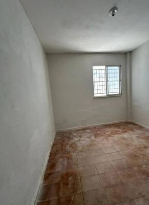 CASA EM RUA PÚBLICA - PONTO NOVO