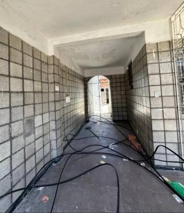 CASA EM RUA PÚBLICA - PONTO NOVO