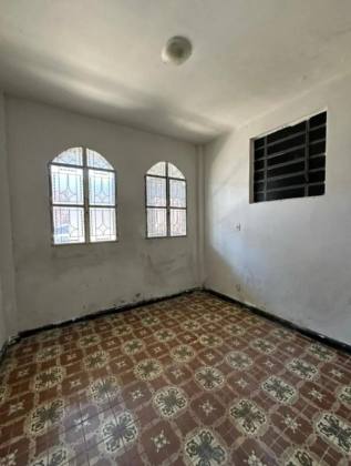 CASA EM RUA PÚBLICA - PONTO NOVO