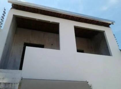 CASA EM RUA PÚBLICA - SIQUEIRA CAMPOS