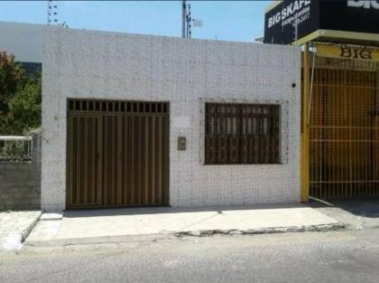 CASA EM RUA PÚBLICA - SIQUEIRA CAMPOS