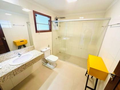 CASA EM RUA PÚBLICA - ROBALO