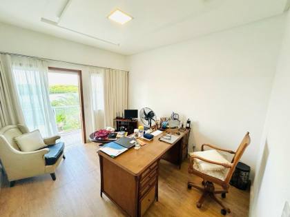 CASA EM RUA PÚBLICA - ROBALO