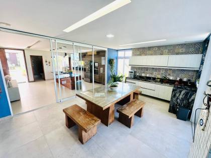 CASA NO CONDOMÍNIO PRAIA BELA