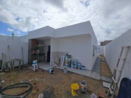 CASA EM RUA PÚBLICA - LUAR DA BARRA