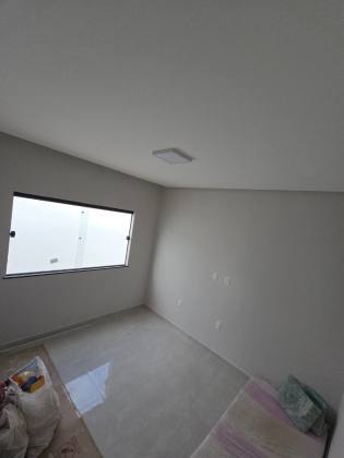 CASA EM RUA PÚBLICA - LUAR DA BARRA