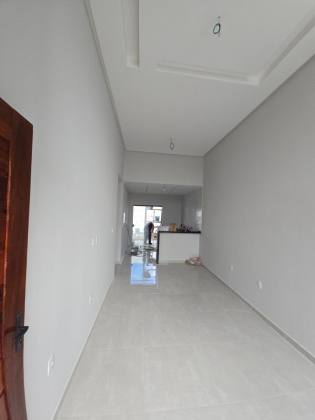CASA EM RUA PÚBLICA - LUAR DA BARRA