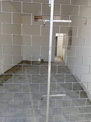 CASA DUPLEX EM RUA PÚBLICA - SANTO ANTÔNIO