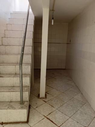 CASA DUPLEX EM RUA PÚBLICA - SANTO ANTÔNIO