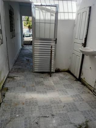 CASA DUPLEX EM RUA PÚBLICA - SANTO ANTÔNIO