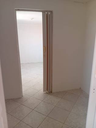 CASA DUPLEX EM RUA PÚBLICA - SANTO ANTÔNIO