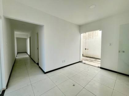 Prédio Comercial com 8 salas - Bairro Centro