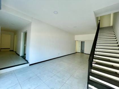 Prédio Comercial com 8 salas - Bairro Centro