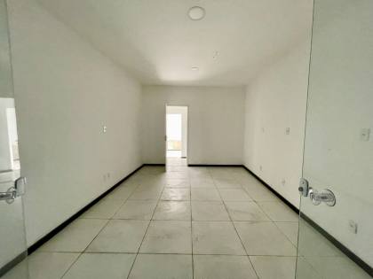 Prédio Comercial com 8 salas - Bairro Centro