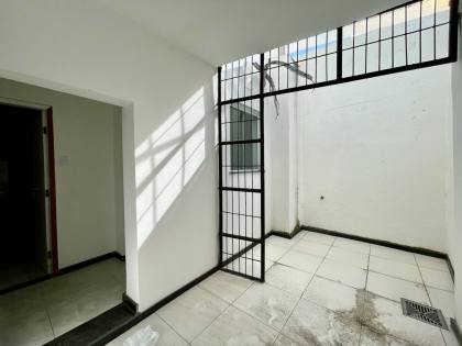 Prédio Comercial com 8 salas - Bairro Centro