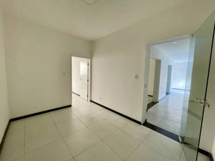 Prédio Comercial com 8 salas - Bairro Centro