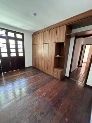 CASA Á 300 METROS DOS LAGOS DA ORLA