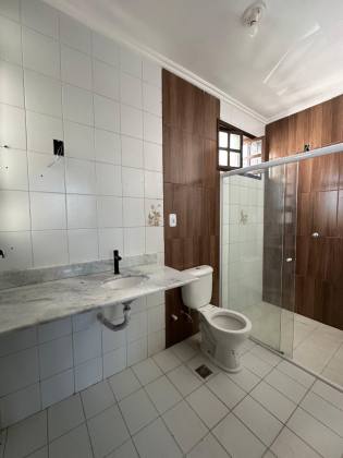 CASA Á 300 METROS DOS LAGOS DA ORLA