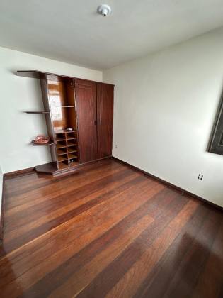 CASA Á 300 METROS DOS LAGOS DA ORLA