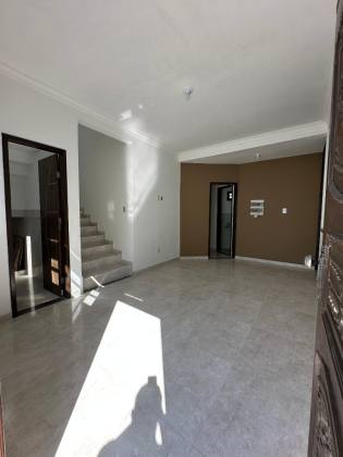 CASA Á 300 METROS DOS LAGOS DA ORLA