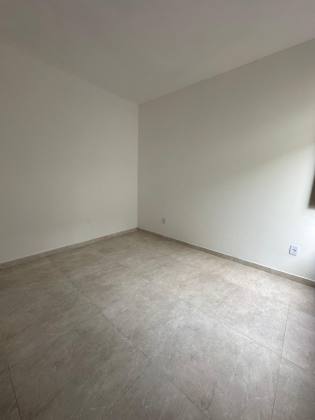 CASA Á 300 METROS DOS LAGOS DA ORLA