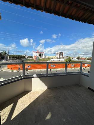 CASA DE ESQUINA Á 300 METROS DOS LAGOS DA ORLA