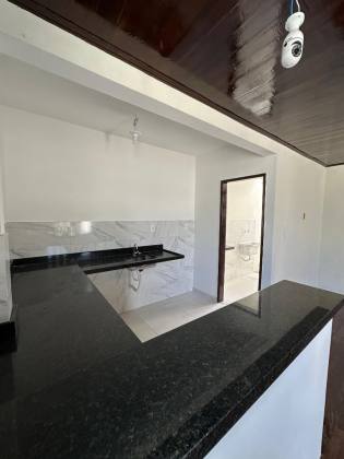 CASA DE ESQUINA Á 300 METROS DOS LAGOS DA ORLA