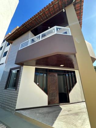 CASA DE ESQUINA Á 300 METROS DOS LAGOS DA ORLA