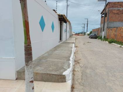 CASA EM RUA PÚBLICA NA BARRA DOS COQUEIROS