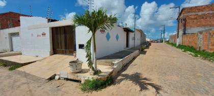 CASA EM RUA PÚBLICA NA BARRA DOS COQUEIROS