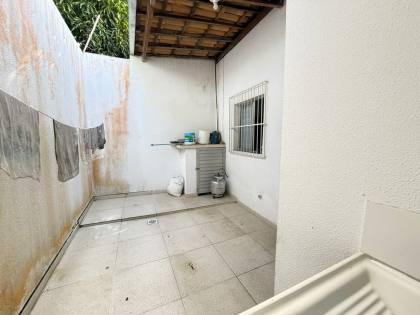 CASA EM RUA PÚBLICA - BAIRRO AREIA BRANCA