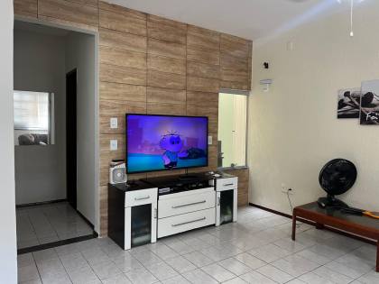 CASA NO BAIRRO SUÍSSA / AV. EXPLOSÃO