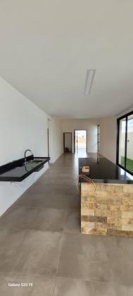 CASA NO SOL E PRAIA