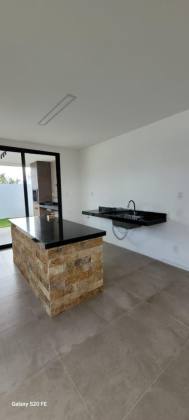 CASA NO SOL E PRAIA
