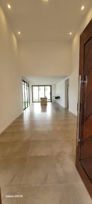CASA NO SOL E PRAIA