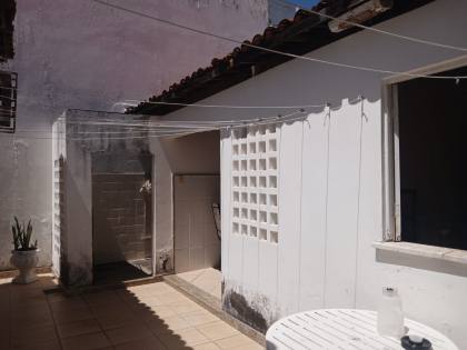 CASA NA FAROLÂNDIA