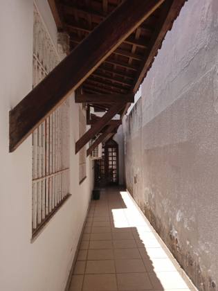 CASA NA FAROLÂNDIA