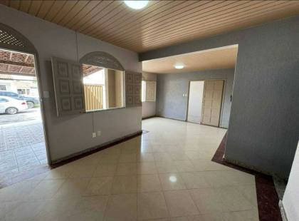 CASA NA FAROLÂNDIA