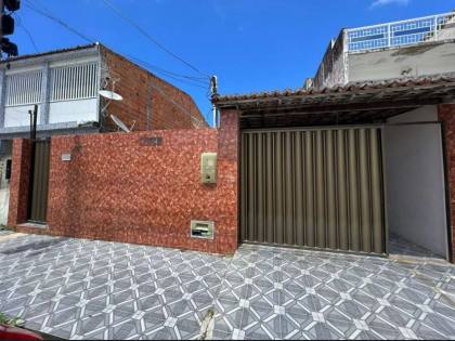 CASA NA FAROLÂNDIA