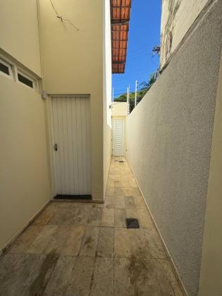 CASA NA FAROLÂNDIA