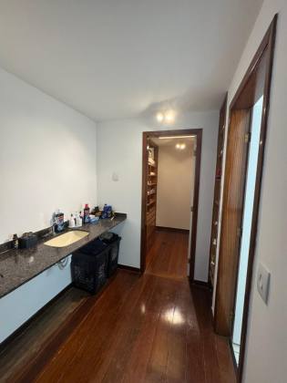 CASA NA FAROLÂNDIA